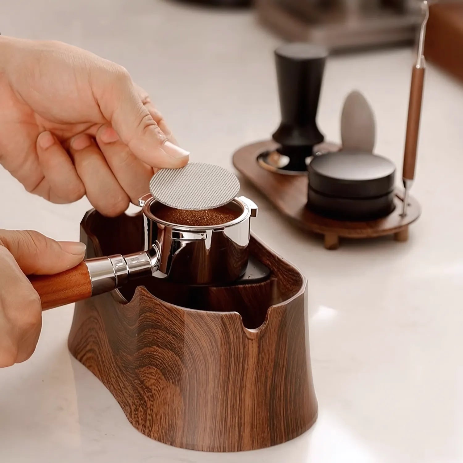 Station De Tassage & Knock Box 9-en-1 Pour Espresso - Compatible 51 à 58mm - Support Porte-filtre, Tamper