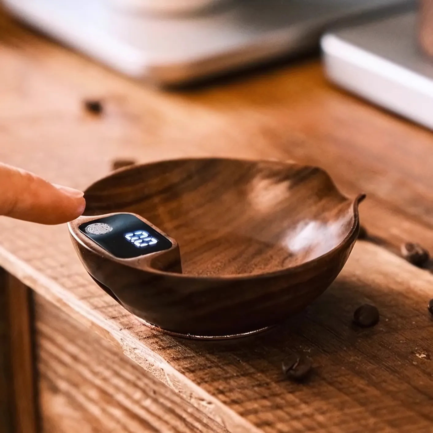 Smart 2-in-1 Coffee Bean Tray Scale – Walnut Fingerprint Touch Digital Weighing Tool